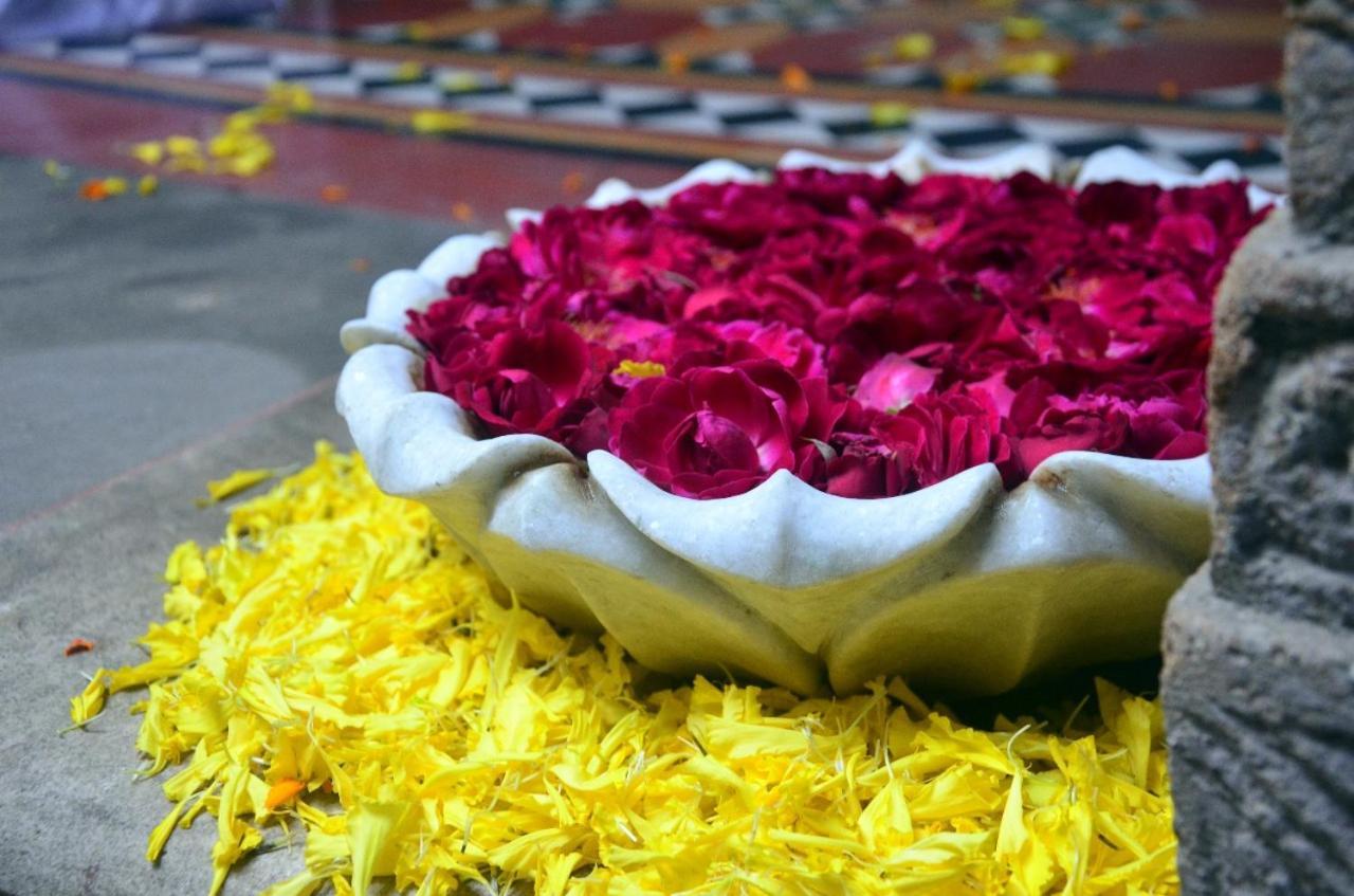 Deewanji Ni Haveli Bed & Breakfast Ahmedabad Bagian luar foto