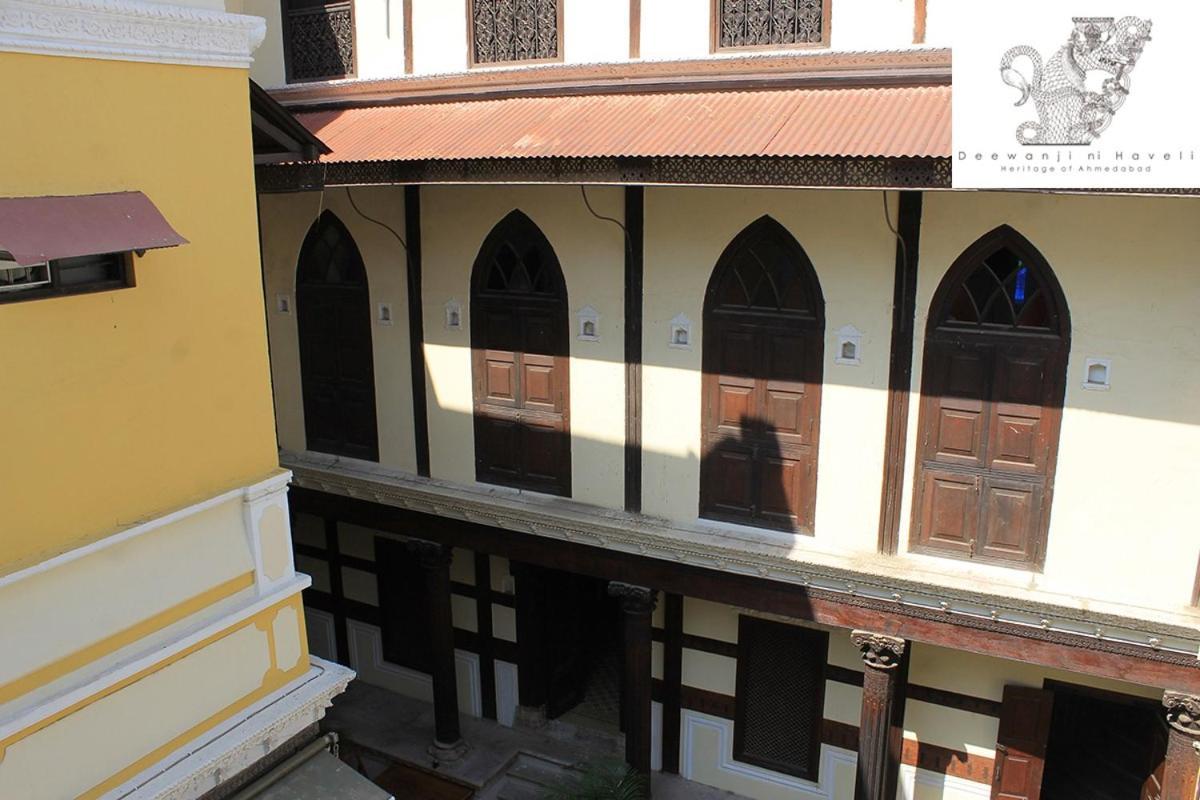 Deewanji Ni Haveli Bed & Breakfast Ahmedabad Bagian luar foto