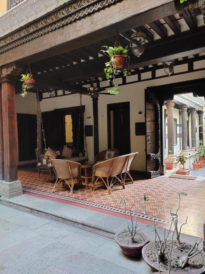 Deewanji Ni Haveli Bed & Breakfast Ahmedabad Bagian luar foto