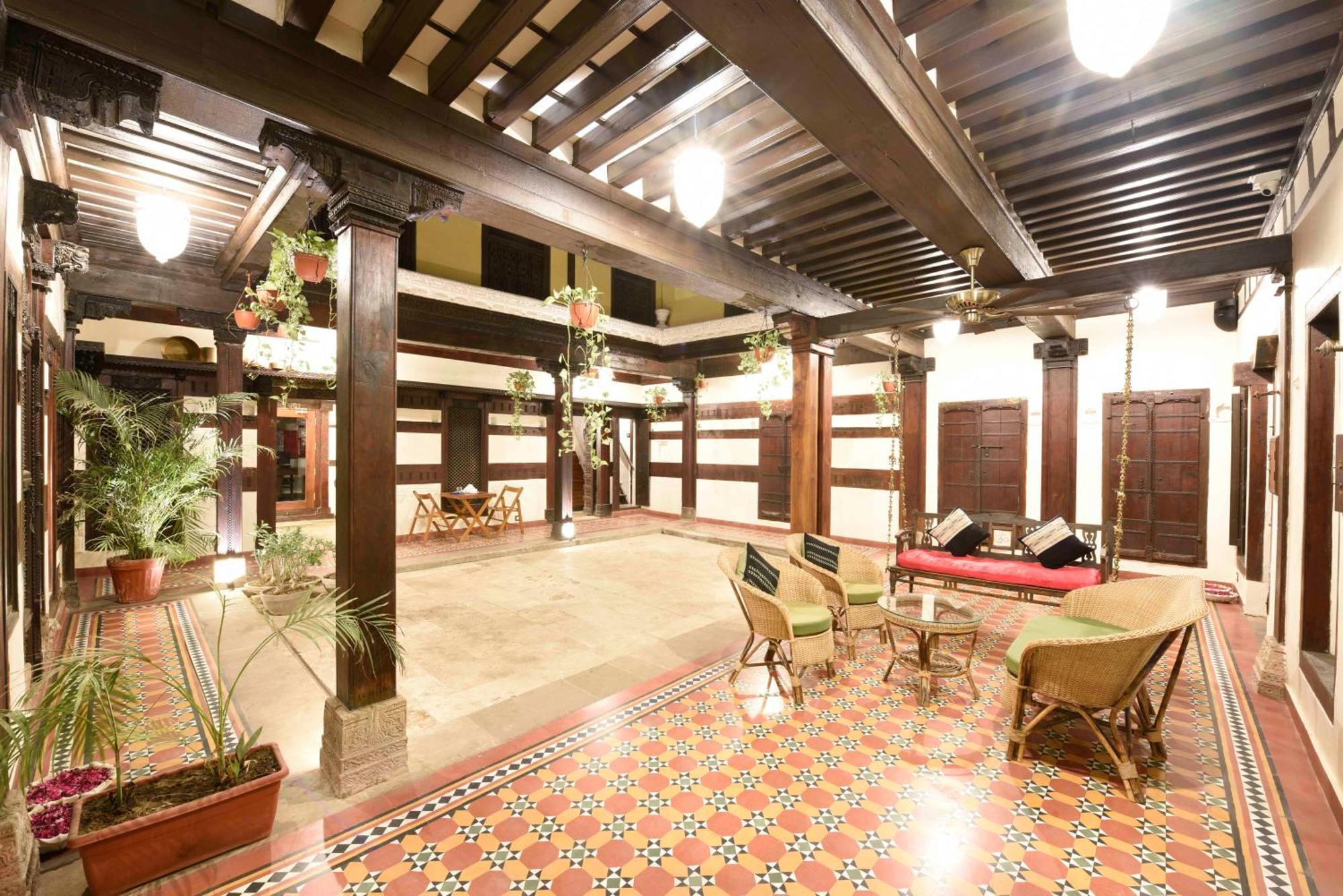Deewanji Ni Haveli Bed & Breakfast Ahmedabad Bagian luar foto
