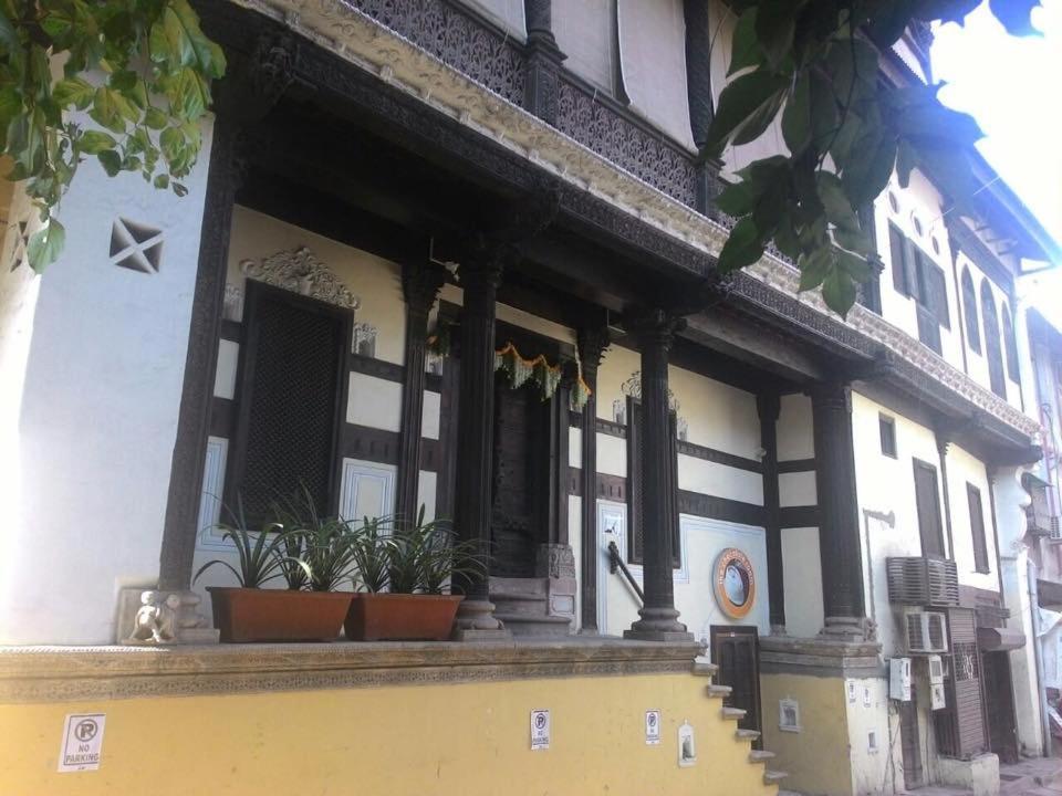 Deewanji Ni Haveli Bed & Breakfast Ahmedabad Bagian luar foto