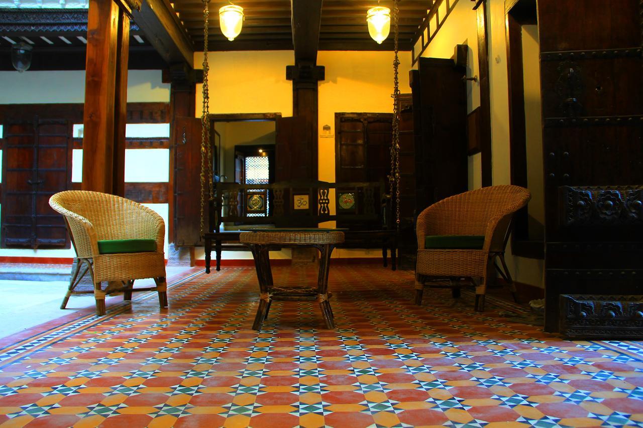 Deewanji Ni Haveli Bed & Breakfast Ahmedabad Bagian luar foto